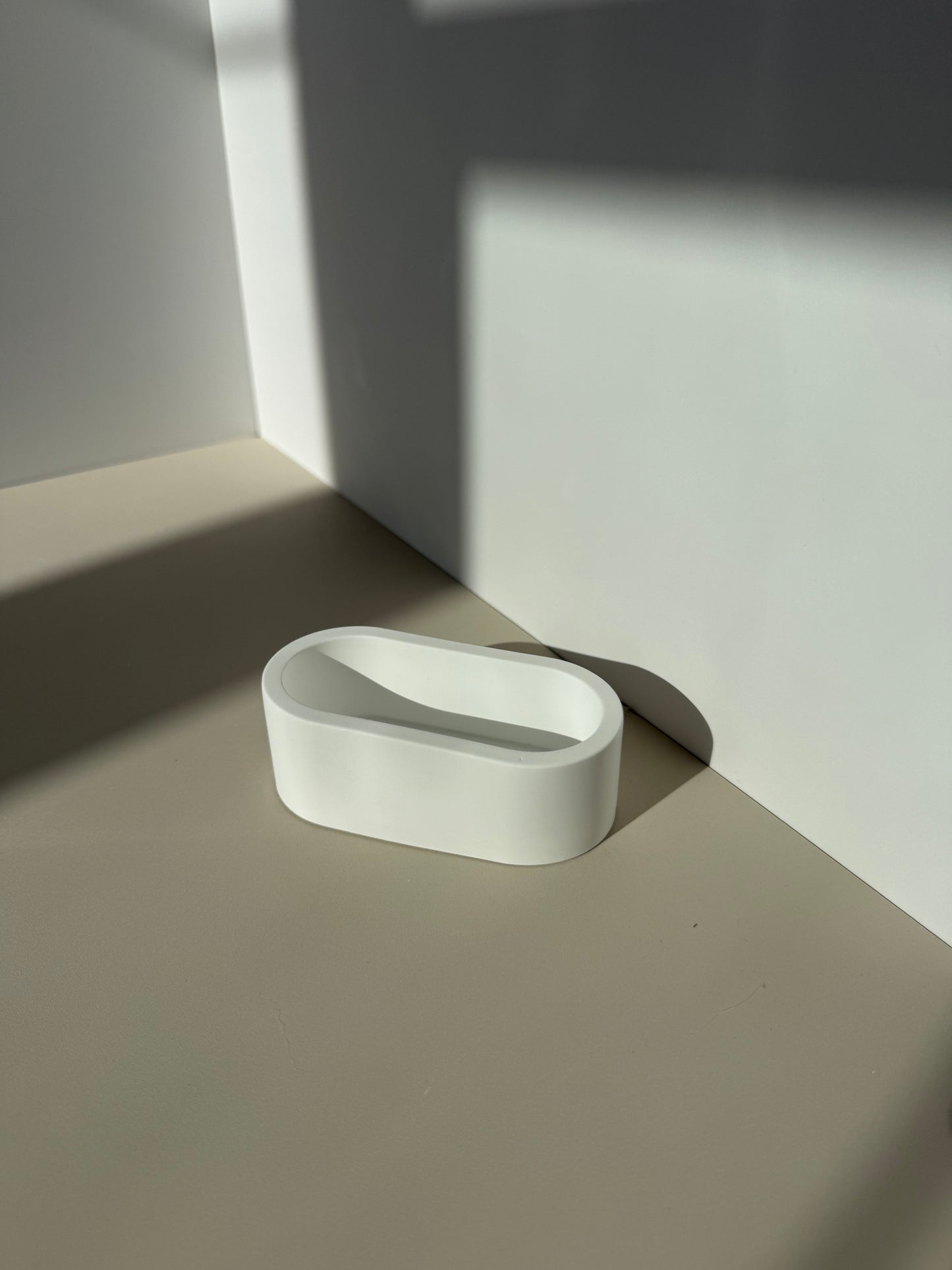 Oval holder